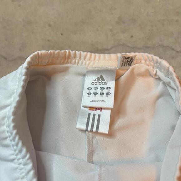 adidas vintage tennis skort
white
sz xs
2006 - Picture 5 of 10